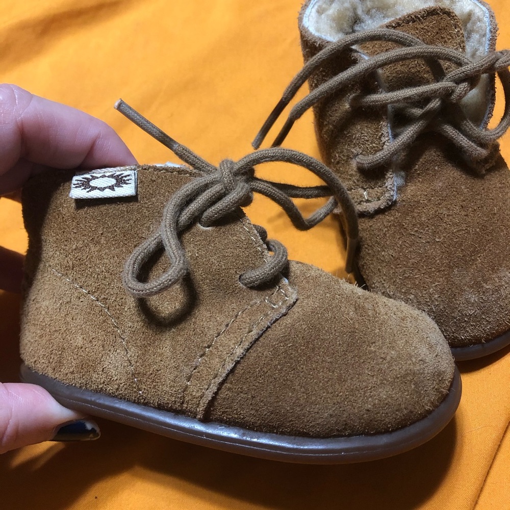 Infant ugg shoes